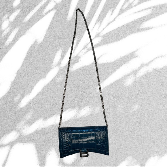 NEW BLUE BALENCIAGA BAG!! ๐ฅถ๐ฆ - Picture 4 of 5